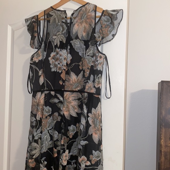 Tahari Formal gown - Picture 8 of 14